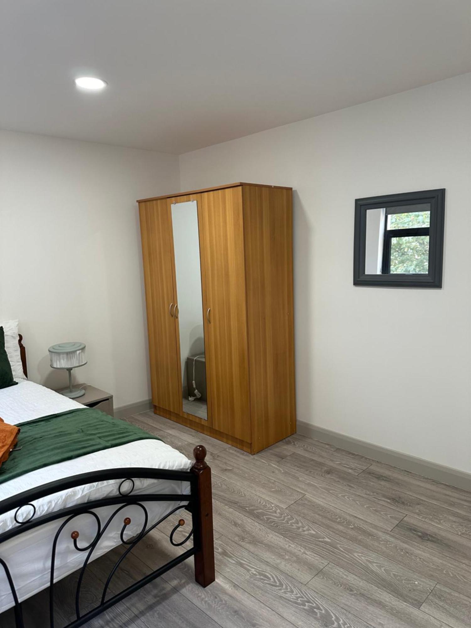 Modern 3 Bedroom With 2 Bathroom In Londen